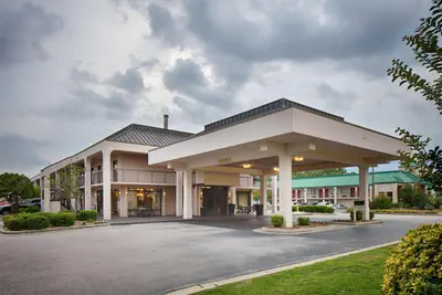 Photo 3 - Baymont by Wyndham Fayetteville