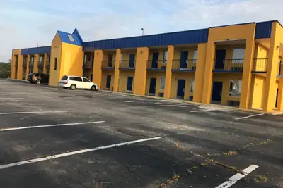 Photo 2 - Super 8 by Wyndham Lumberton NC