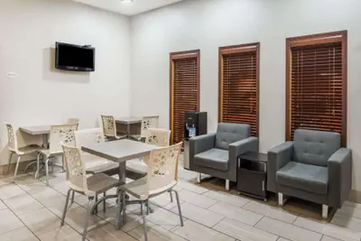 Photo 5 - Super 8 by Wyndham West Plains