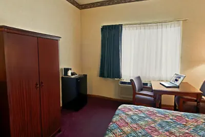 Photo 4 - Americas Best Value Inn Waukegan