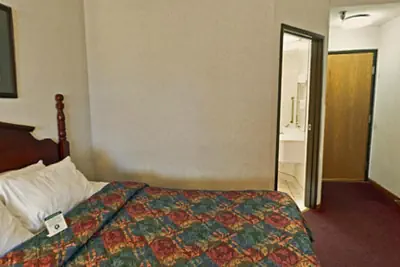 Photo 2 - Americas Best Value Inn Waukegan