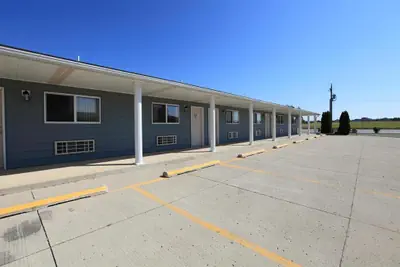 Photo 2 - Americas Best Value Inn Suburban