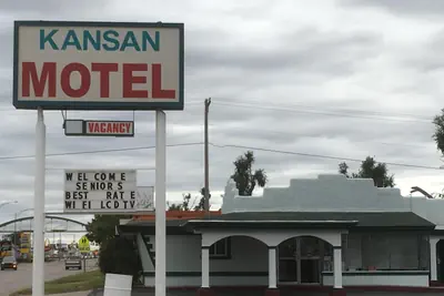 Photo 2 - Kansan Motel