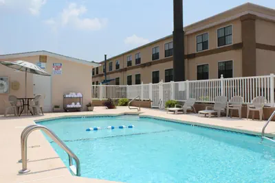 Photo 4 - Travelodge by Wyndham Perry National Fairgrounds Area I-75