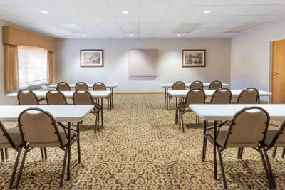 Photo 2 - Wingate by Wyndham Joliet