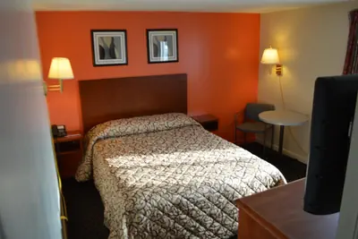 Photo 5 - Royal Inn Motel