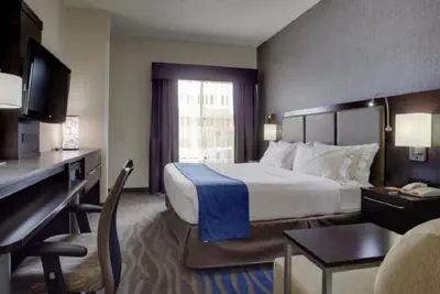 Photo 2 - Holiday Inn Express Hotel & Suites Meadowlands Area by IHG