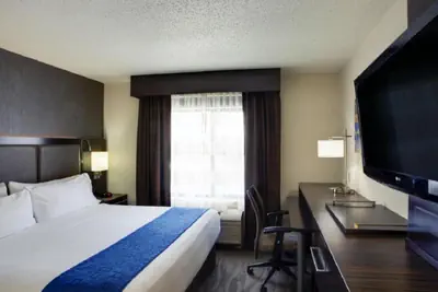 Photo 3 - Holiday Inn Express Hotel & Suites Meadowlands Area by IHG