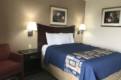 Photo 2 - Americas Best Value Inn Mount Vernon
