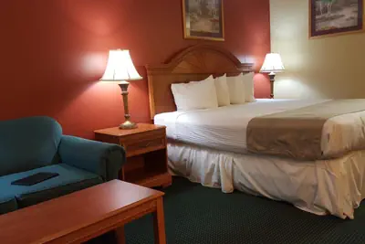 Photo 2 - Plaza Inn Springfield