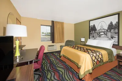 Photo 5 - Super 8 by Wyndham Farmington