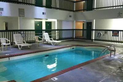 Photo 2 - Budget Inn Wentzville