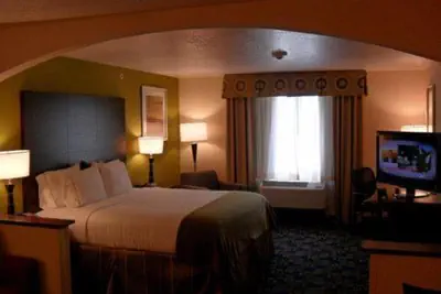 Photo 2 - Holiday Inn Express and Suites Urbandale Des Moines by IHG