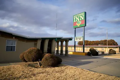 Photo 2 - South Wind Inn