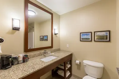 Photo 5 - Comfort Suites Burlington