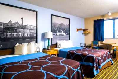 Photo 2 - Super 8 by Wyndham Burlington