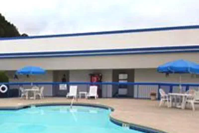 Photo 5 - Howard Johnson by Wyndham Commerce GA