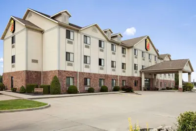 Photo 2 - Super 8 by Wyndham Perryville