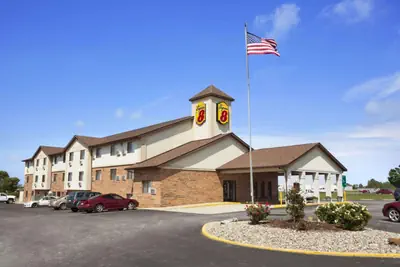 Photo 2 - Super 8 by Wyndham Mount Vernon, IL