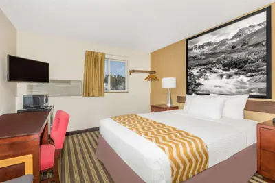 Photo 3 - Travelodge by Wyndham Loveland/Fort Collins Area