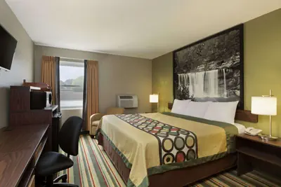 Photo 4 - Super 8 by Wyndham Tuscola