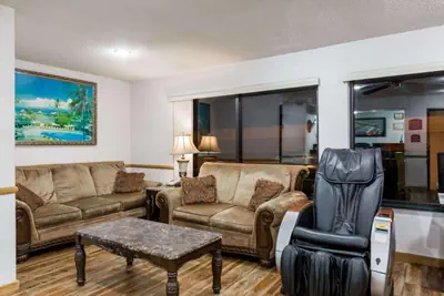 Photo 3 - Howard Johnson by Wyndham Wichita Airport