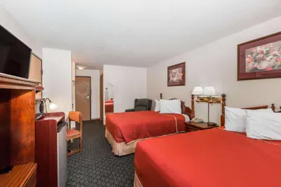 Photo 4 - Howard Johnson by Wyndham Wichita Airport