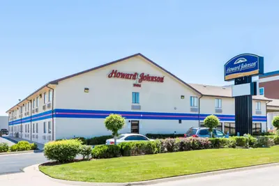 Photo 2 - Howard Johnson by Wyndham Wichita Airport