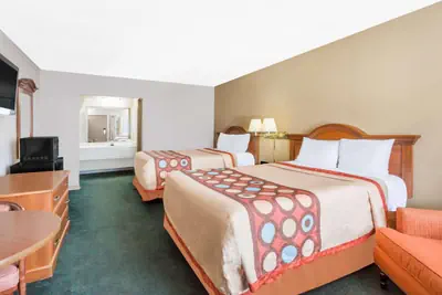 Photo 4 - Super 8 by Wyndham Greensboro