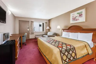 Photo 5 - Super 8 by Wyndham Greensboro