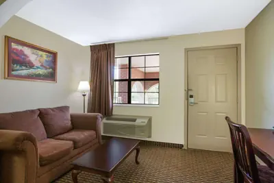 Photo 5 - Super 8 by Wyndham Cabot