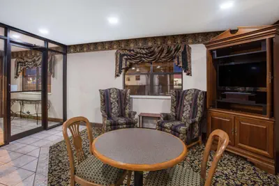 Photo 4 - Super 8 by Wyndham Cabot