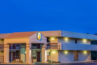 Photo 3 - Super 8 by Wyndham Commerce