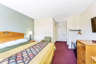 Photo 5 - Super 8 by Wyndham Manning