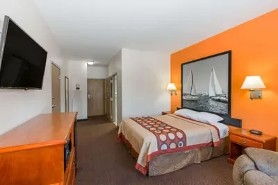 Photo 3 - Super 8 by Wyndham Salina