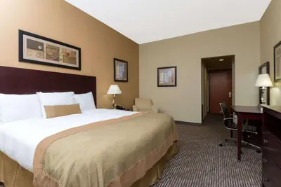 Photo 5 - Wingate by Wyndham Dayton - Fairborn