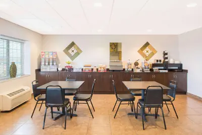 Photo 5 - Microtel Inn & Suites by Wyndham Quincy Downtown - River Area