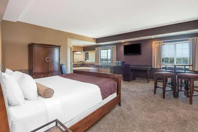 Photo 2 - Microtel Inn & Suites by Wyndham Quincy Downtown - River Area