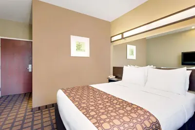 Photo 5 - Microtel by Wyndham Perry National Fairground Area I-75