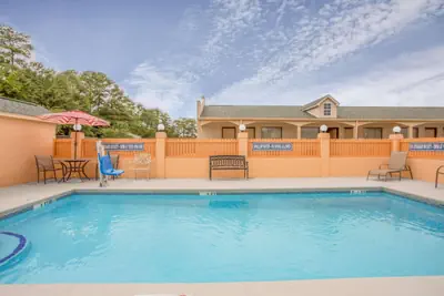 Photo 5 - Super 8 by Wyndham Sumter