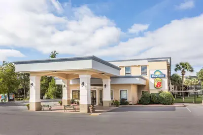 Photo 2 - Super 8 by Wyndham Valdosta Mall