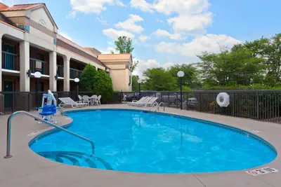 Photo 5 - Super 8 by Wyndham Huntersville/Charlotte Area