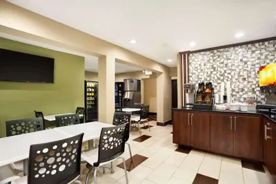 Photo 5 - Super 8 by Wyndham Joplin