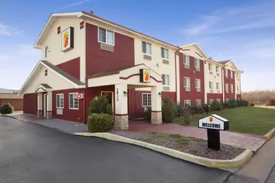 Photo 2 - Super 8 by Wyndham Joplin