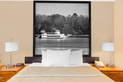 Photo 4 - Super 8 by Wyndham Clear Lake