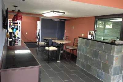 Photo 2 - Americas Best Value Inn Kansas City East - Independence