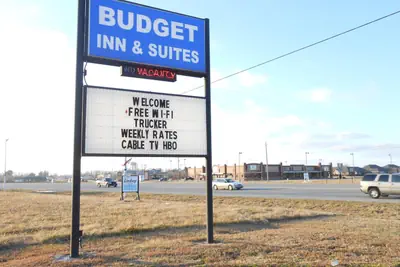 Photo 2 - Budget Inn and Suites Siloam Springs