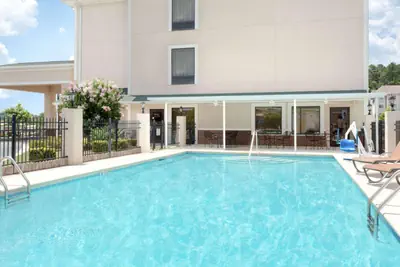 Photo 3 - Baymont by Wyndham Augusta Riverwatch
