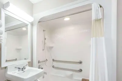Photo 5 - Baymont by Wyndham Cambridge