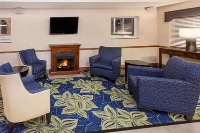 Photo 2 - Baymont by Wyndham Galesburg